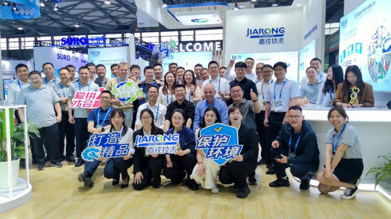 新宝gg创造奇迹手艺团队合影